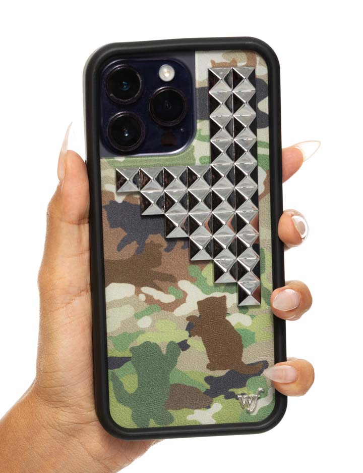 Cat Camo Stud iPhone 17 Pro Case