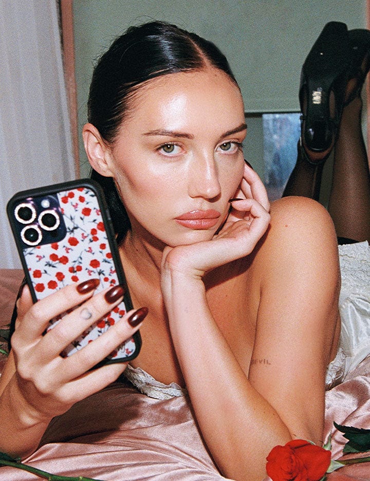 Red Roses iPhone 16 Pro Max Case